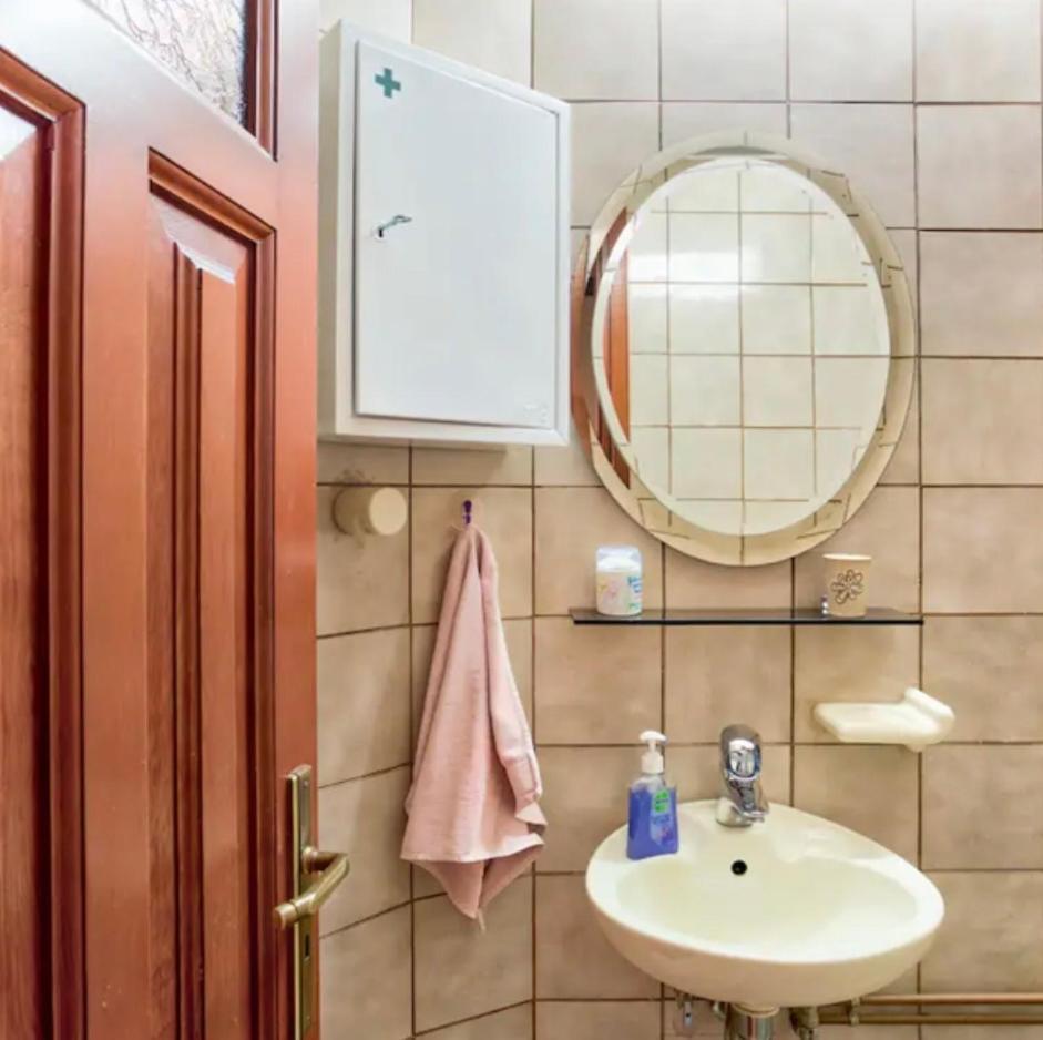 Home4U, Just 7Km From Airport Markópoulon Екстериор снимка